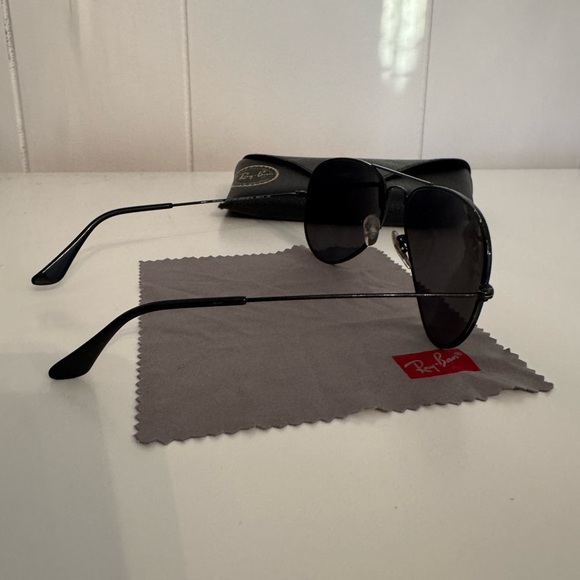 Ray-Ban Black Polarized Aviator Sunglasses - Picture 5 of 8
